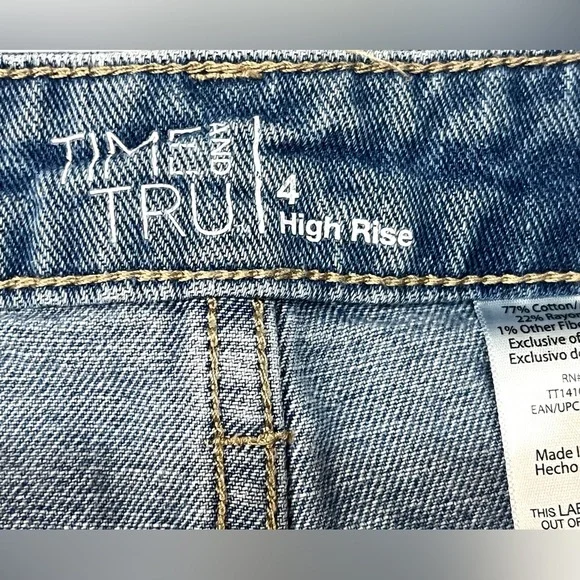 Time and True Women’s Blue Jean Shorts with Floral Embroidery Size 4 - Picture 11 of 16